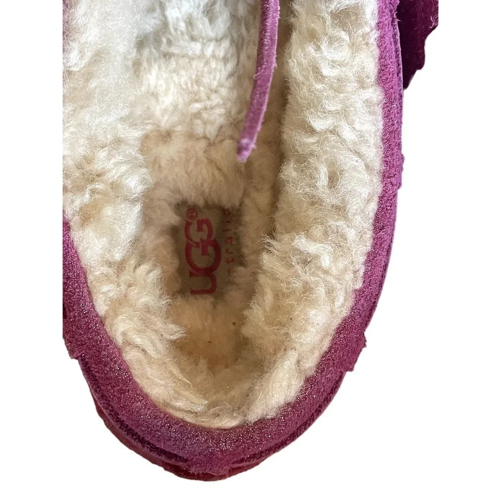 UGG Kid's Dakota Glitter Slipper in Fuchsia